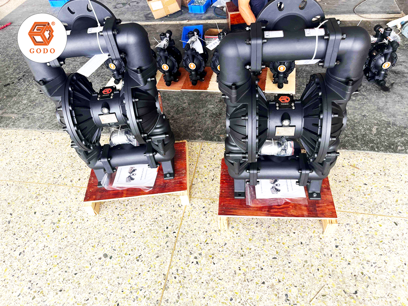 bơm dầu chất liệu nhôm